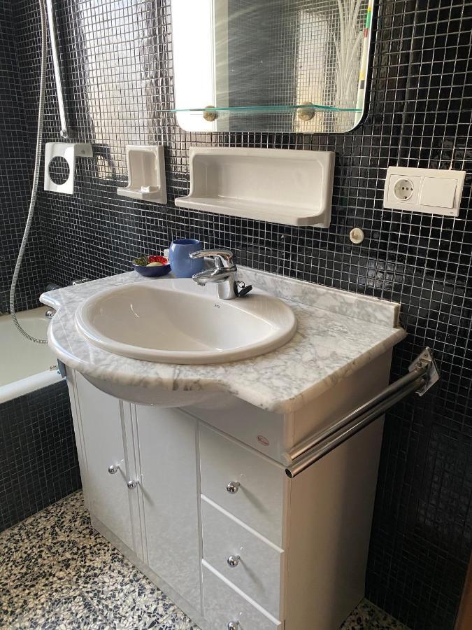 Appartement Spacieux, Front De Mer, Vue Splendide سالو المظهر الخارجي الصورة