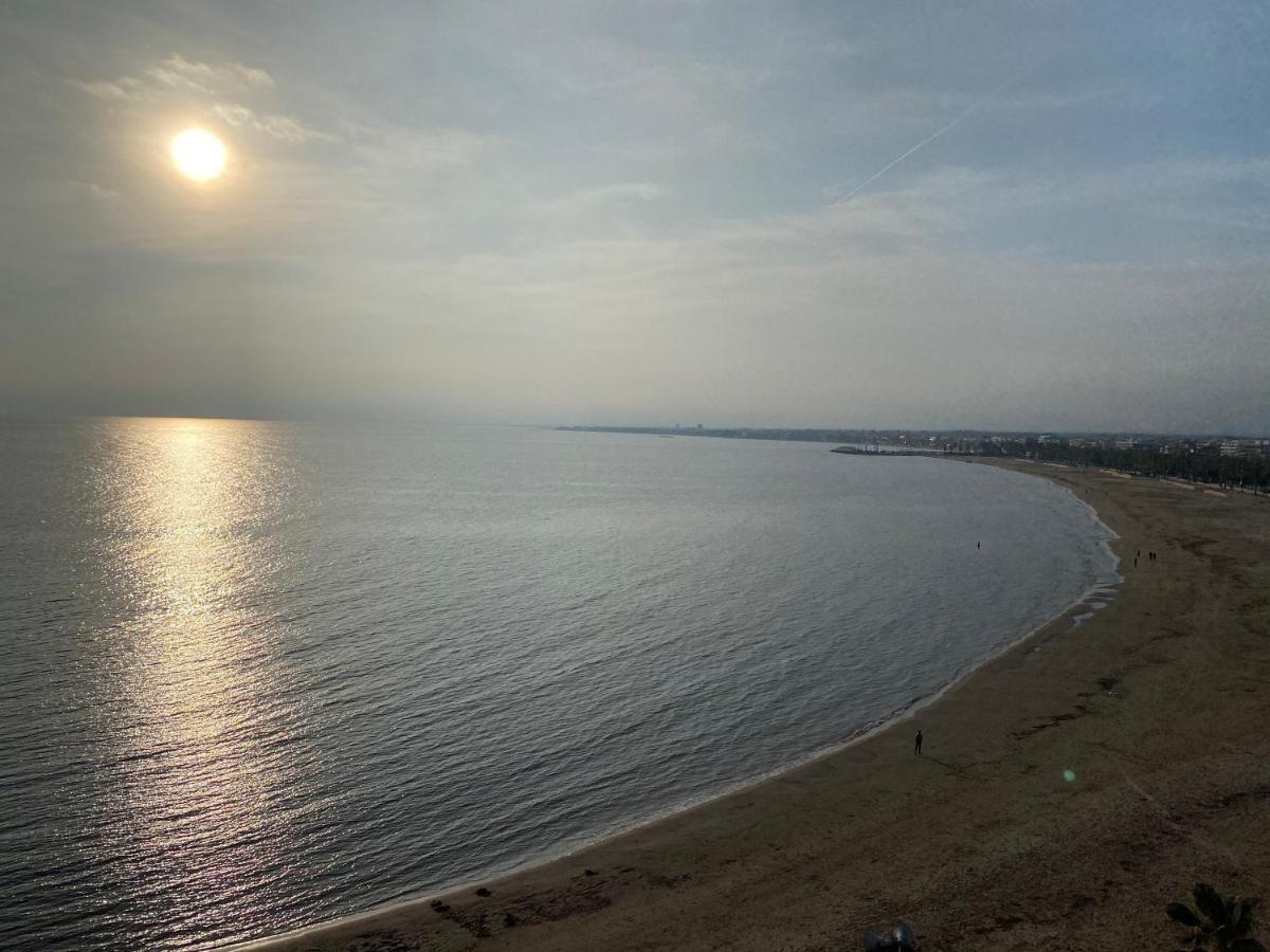 Appartement Spacieux, Front De Mer, Vue Splendide سالو المظهر الخارجي الصورة
